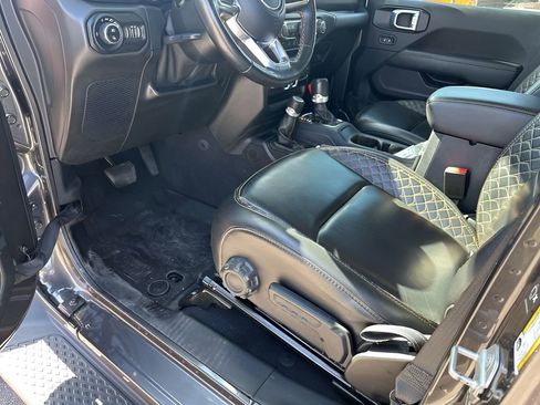 Used 2021 Jeep Gladiator Overland image 28