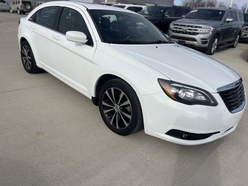 Used 2013 Chrysler 200 Limited image 10