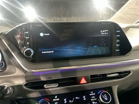 Used 2022 Hyundai Sonata Limited w/ Preferred Accessory Package image 24