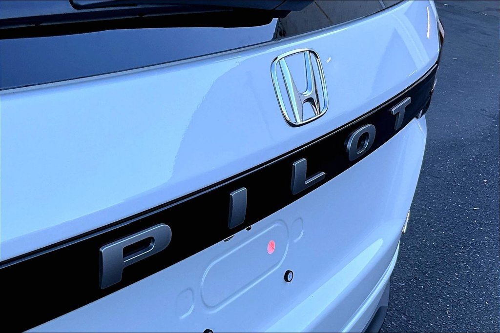 Used 2026 Honda Pilot Elite image 24