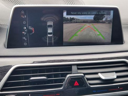 Used 2017 BMW 740i image 18