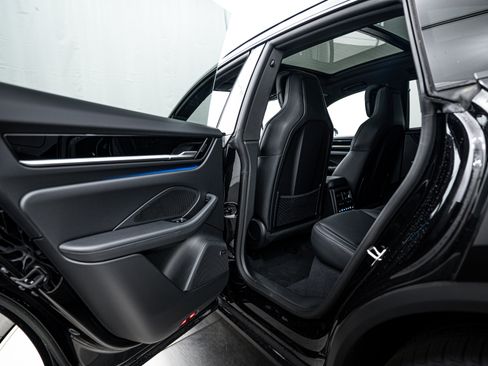 Certified 2025 Porsche Macan 4 Electric image 22