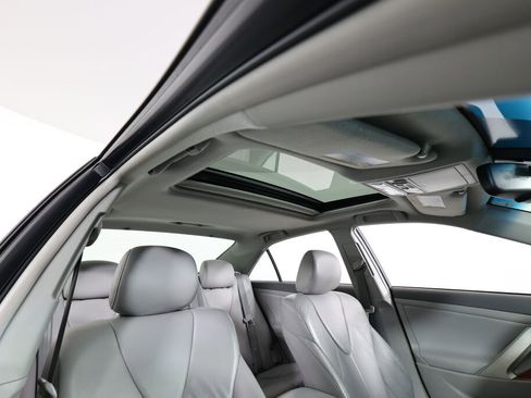 Used 2011 Toyota Camry XLE image 39