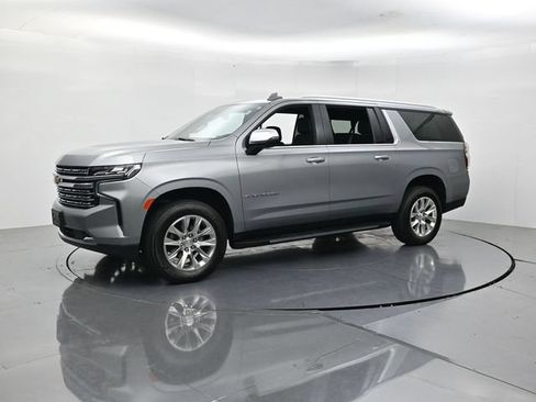 Used 2024 Chevrolet Suburban Premier AWD/4WD image 5