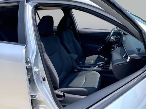 Used 2024 Toyota Corolla Cross LE w/ Moonroof Package AWD/4WD image 9