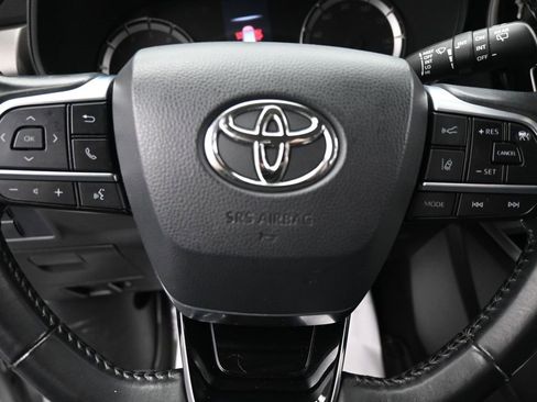 Used 2021 Toyota Highlander LE image 16