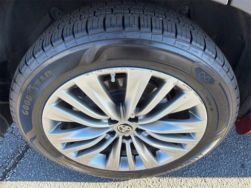 Used 2021 Toyota Highlander Platinum image 17