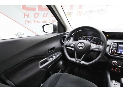 Used 2024 Nissan Kicks S image 6