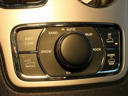 Used 2019 Jeep Grand Cherokee Trailhawk w/ Trailhawk Luxury Group image 31