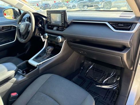 Used 2022 Toyota RAV4 LE image 17