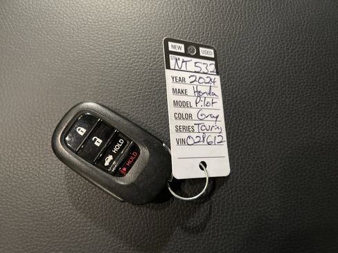 Used 2024 Honda Pilot Touring image 28