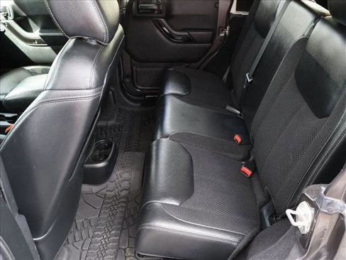 Used 2017 Jeep Wrangler Unlimited Sahara AWD/4WD image 21