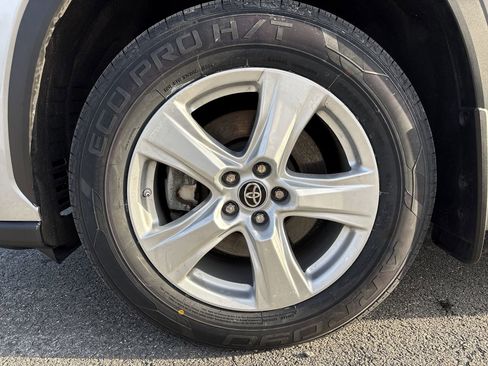 Used 2023 Toyota Highlander LE image 10