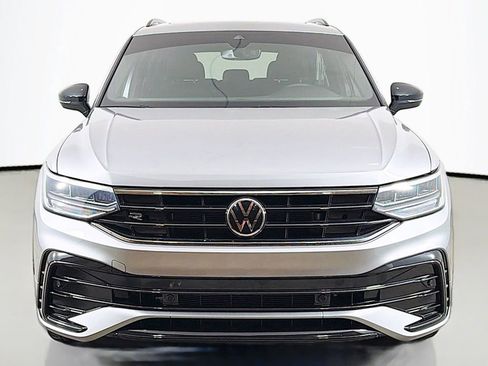 Used 2023 Volkswagen Tiguan SE R-Line FWD image 12