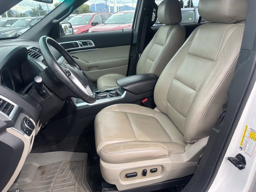 Used 2015 Ford Explorer XLT w/ Equipment Group 202A AWD/4WD image 4