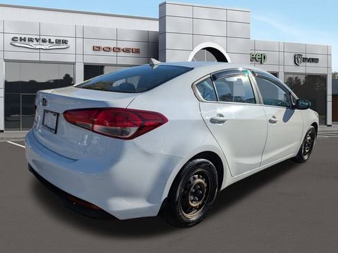 Used 2017 Kia Forte LX image 3