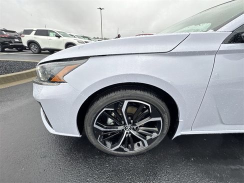 New 2025 Nissan Altima 2.5 SR image 10
