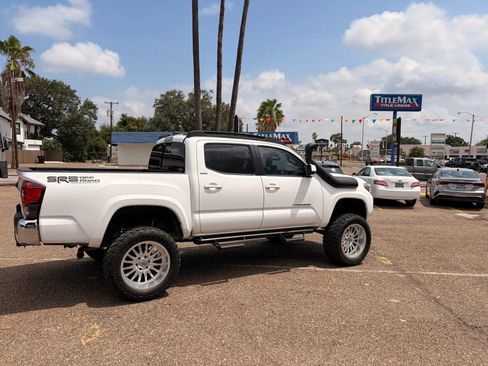 Used 2019 Toyota Tacoma SR5 RWD image 9