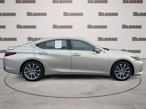 Used 2019 Lexus ES 300h w/ Luxury Package image 6