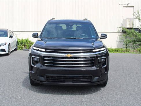 Used 2026 Chevrolet Traverse LT FWD image 3