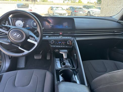 Used 2025 Hyundai Elantra SEL FWD image 34