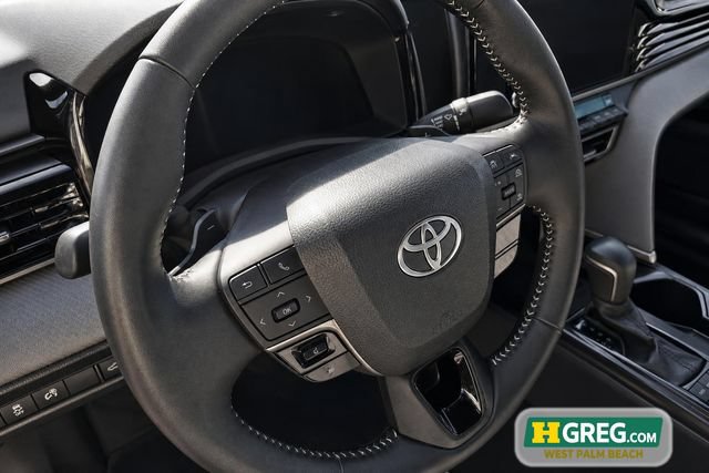 Used 2025 Toyota Camry SE FWD image 12