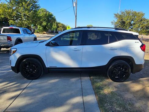 Used 2021 GMC Terrain SLE w/ Driver Convenience Package image 2