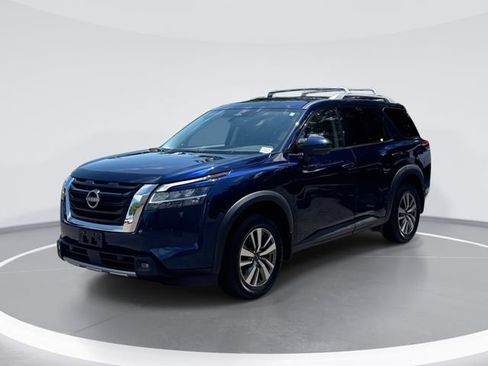 Used 2023 Nissan Pathfinder SL FWD image 1