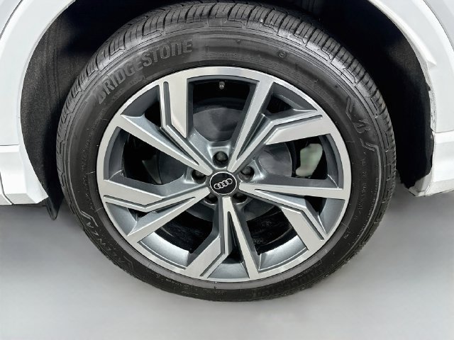 Used 2024 Audi Q4 e-tron Premium Plus w/ Premium Plus AWD/4WD image 32