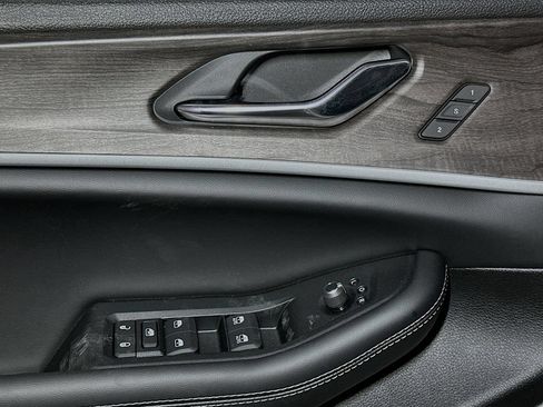 New 2026 Jeep Grand Cherokee Limited AWD/4WD image 13
