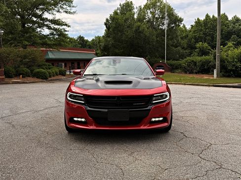 Used 2017 Dodge Charger R/T RWD image 2