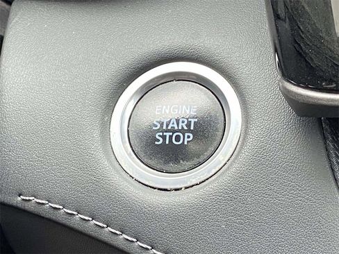 Used 2021 Toyota Highlander XLE image 28