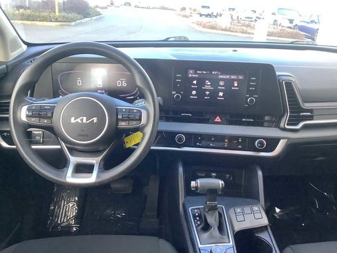 Used 2023 Kia Sportage LX image 10
