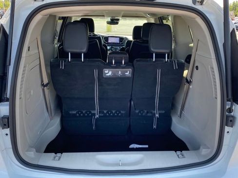 Used 2021 Chrysler Pacifica Touring-L image 22