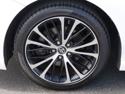 Used 2019 Toyota Camry SE FWD image 15