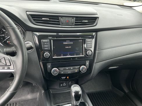 Used 2018 Nissan Rogue SV AWD/4WD image 13