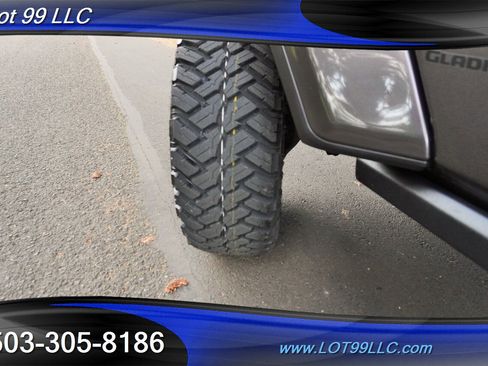 Used 2021 Jeep Gladiator Sport image 3