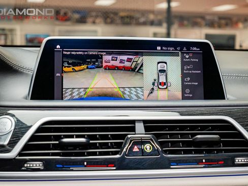 Used 2021 BMW 750i xDrive w/ Executive Package image 71