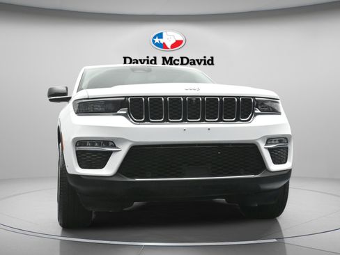 Used 2023 Jeep Grand Cherokee Limited w/ Luxury Tech Group II AWD/4WD image 30
