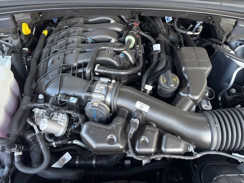 New 2025 Jeep Grand Cherokee Limited w/ Black Appearance Package image 33