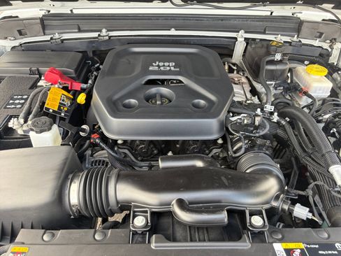 Used 2022 Jeep Wrangler Sport AWD/4WD image 28