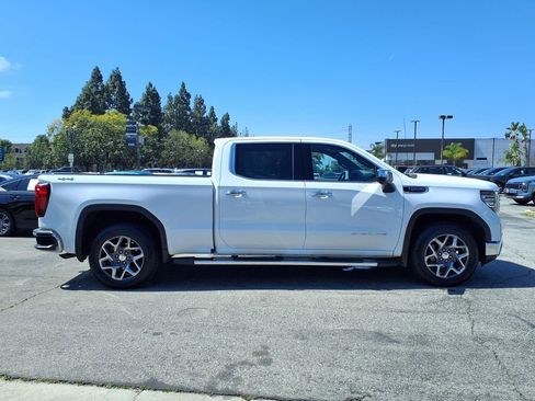Used 2022 GMC Sierra 1500 SLT w/ SLT Premium Package AWD/4WD image 5