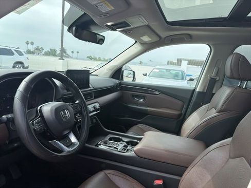 Used 2024 Honda Pilot Elite image 3