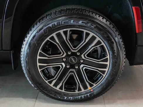 New 2026 Jeep Grand Wagoneer L 4WD image 10