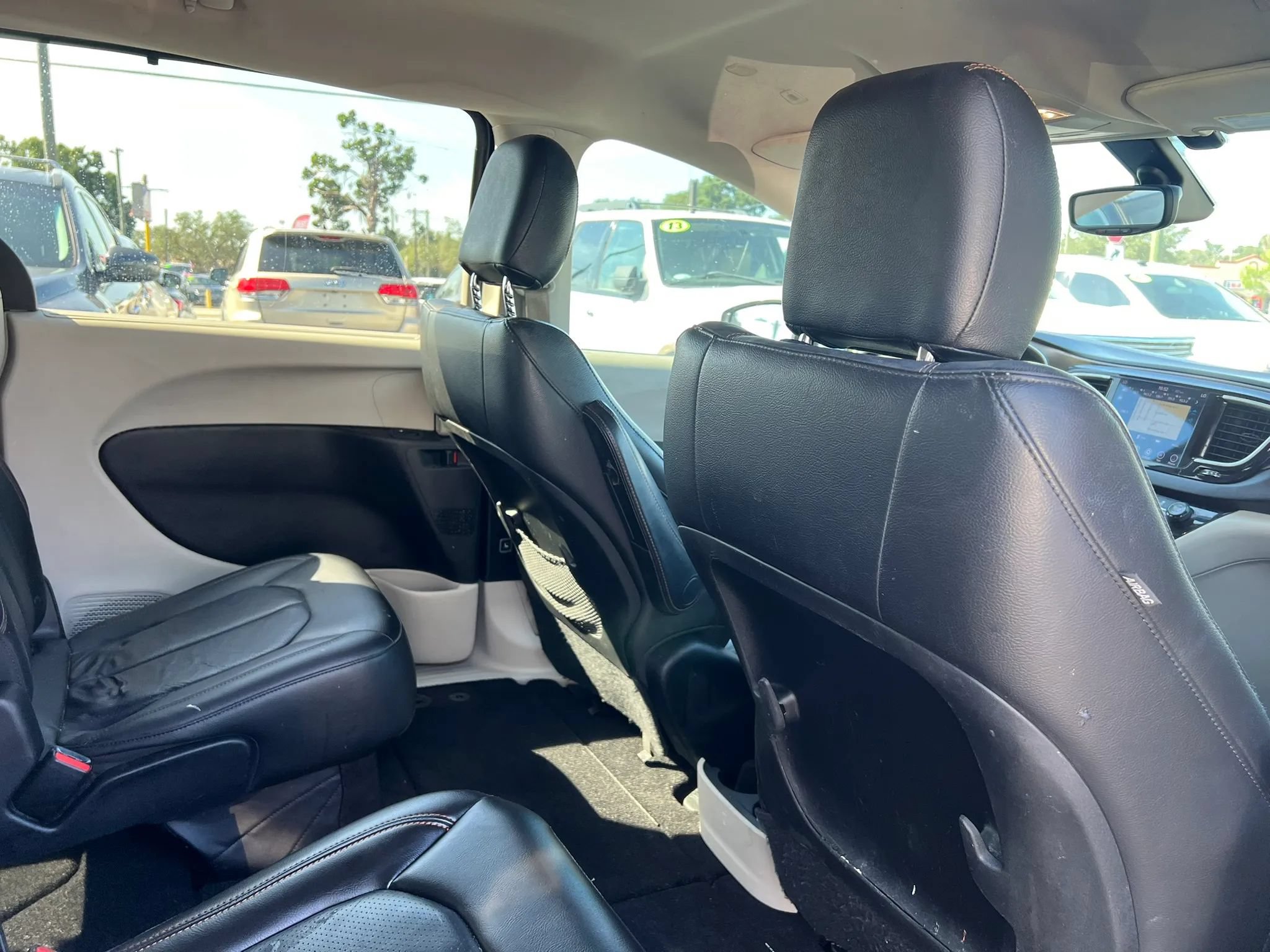 Used 2018 Chrysler Pacifica Touring-L FWD image 18