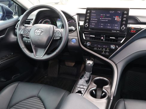 Used 2024 Toyota Camry SE image 11