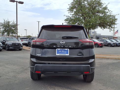 Used 2025 Nissan Rogue SV AWD/4WD image 5