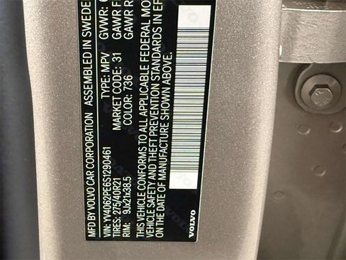 Certified 2025 Volvo XC90 B6 Plus image 32