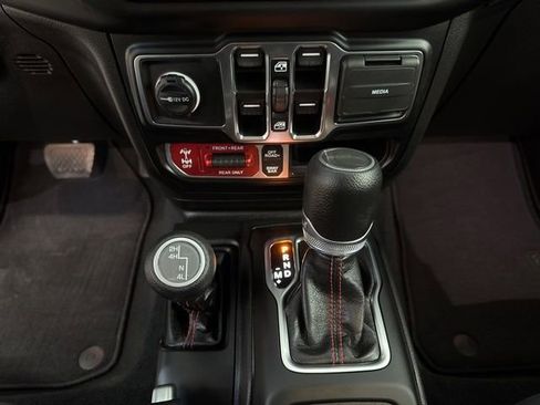 Used 2023 Jeep Gladiator Rubicon w/ Cold Weather Group image 33