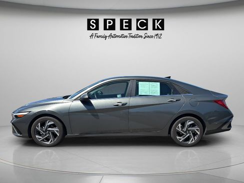 Certified 2025 Hyundai Elantra SEL FWD image 2